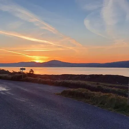 Bantry - House - Sleeps 6 - Sea Views - Parking
